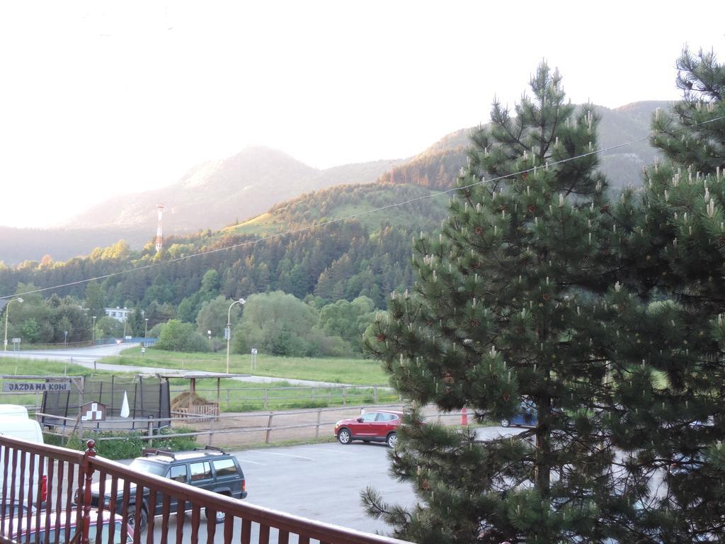 Western Penzion Ruzomberok Exterior foto