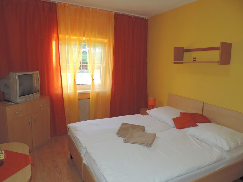 Western Penzion Ruzomberok Exterior foto